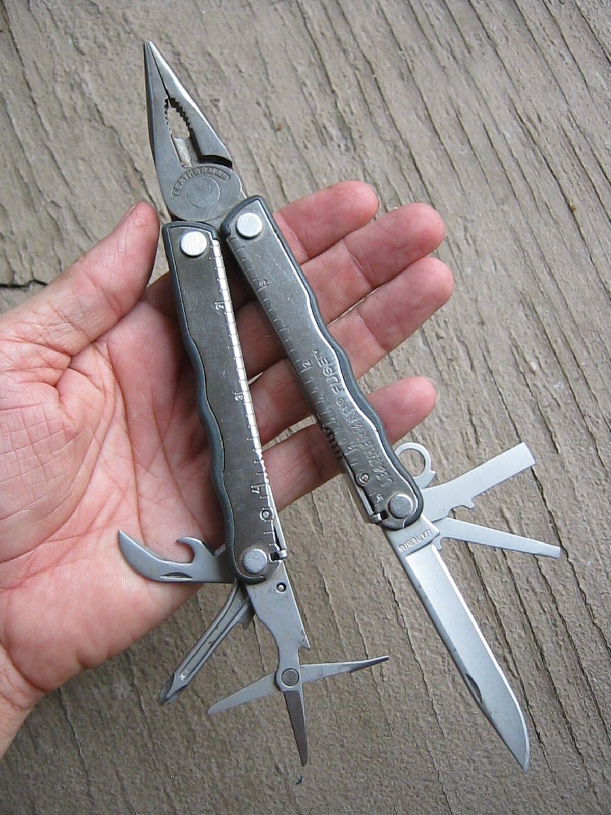 LEATHERMAN FUSE STAINLESS STEEL MULTITOOL ADVERTISING “METSO” W/BLACKBERRY POUCH