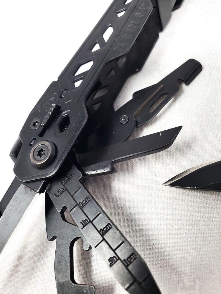 Gerber Gear Truss 17-In-1 Tactical EDC Needle Nose Pliers Multi Tool – All Black