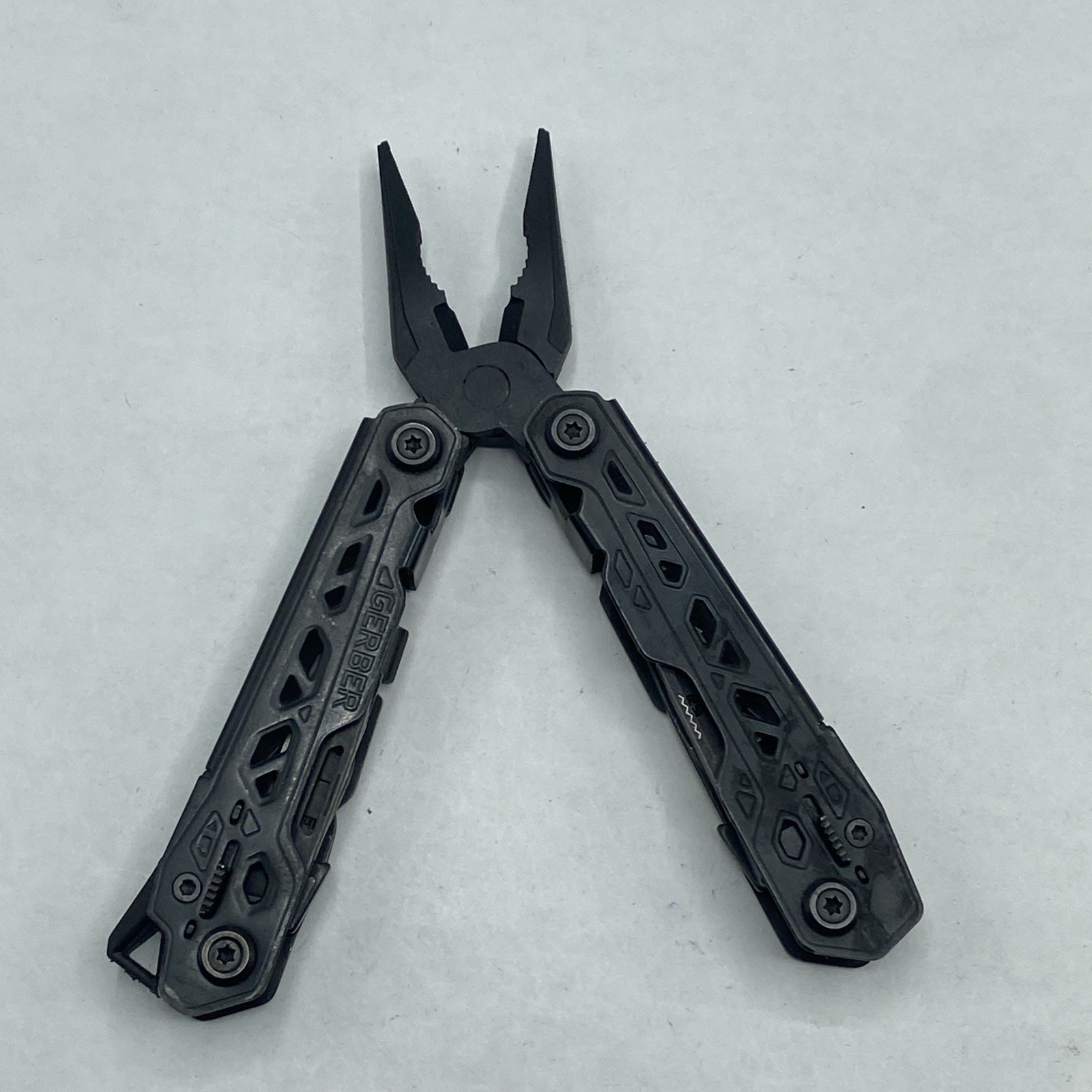 Gerber Truss Multi Tool with Sheath – Black