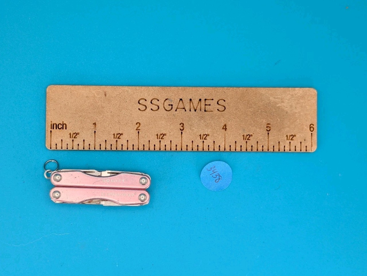 Leatherman Squirt P4 Multi-Tool, Key Ring, Retired, PINK!