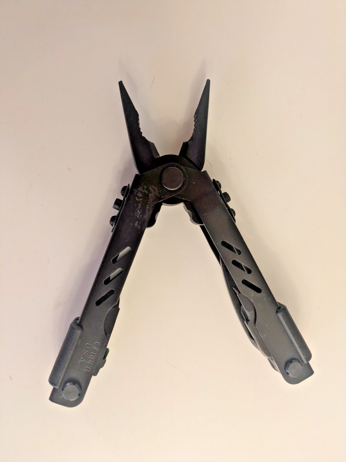 Gerber MP400 Compact Multitool! Black Oxide! With Sheath! PRISTINE!