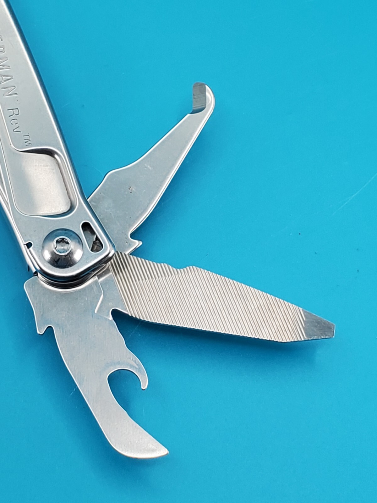 Leatherman Rev 3.8″ Multi-Tool, Stainless! *MINOR RUST ON ITEM*