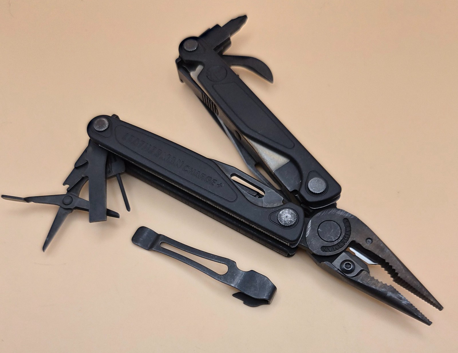 Leatherman RETIRED CHARGE Multitool – Black Good Condition (006) (Date: 09/23)
