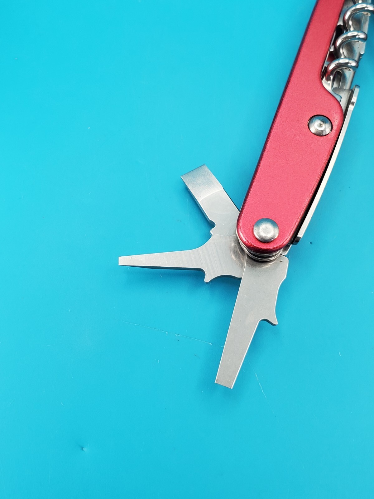 Leatherman Juice C2 Red Multi Tool! RETIRED! MINT! WITH LEATHER SHEATH!