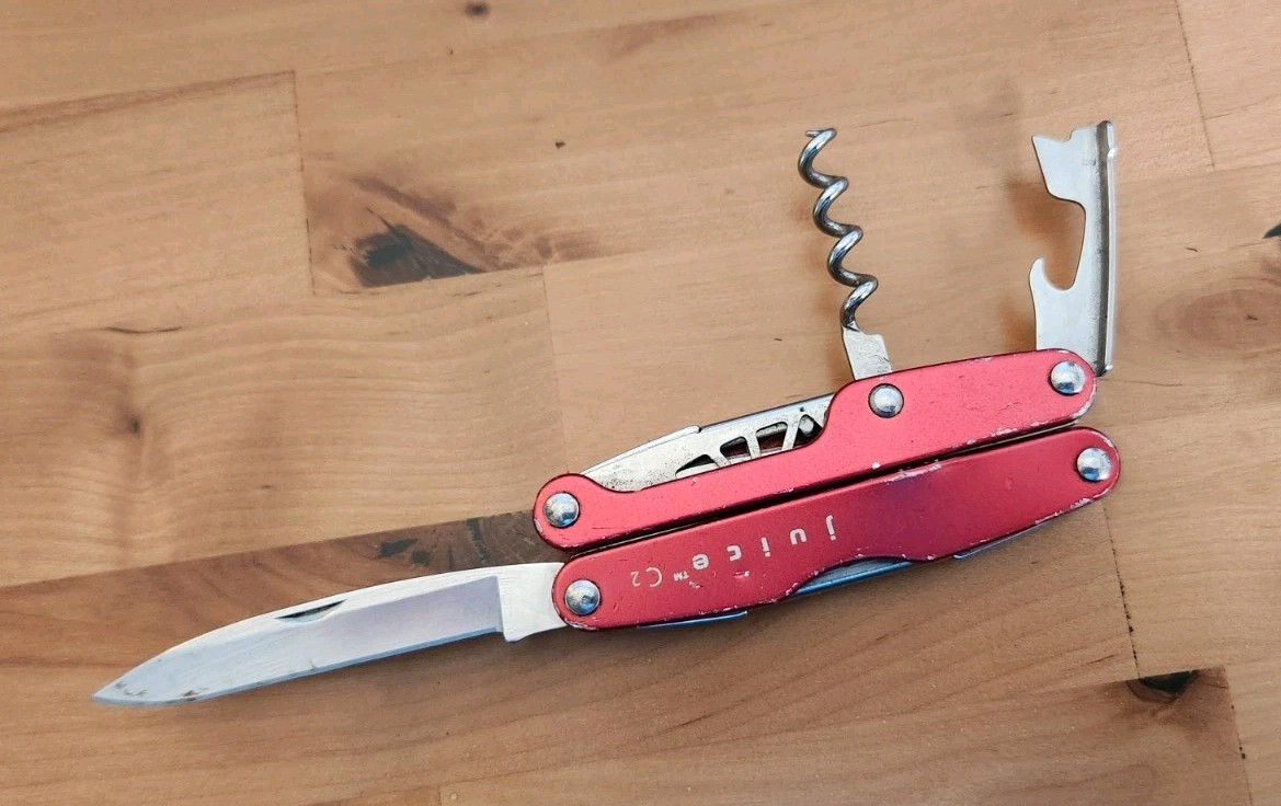 Leatherman Juice C2 Multi Tool Inferno Red Retired Vintage Preowned – Great U9