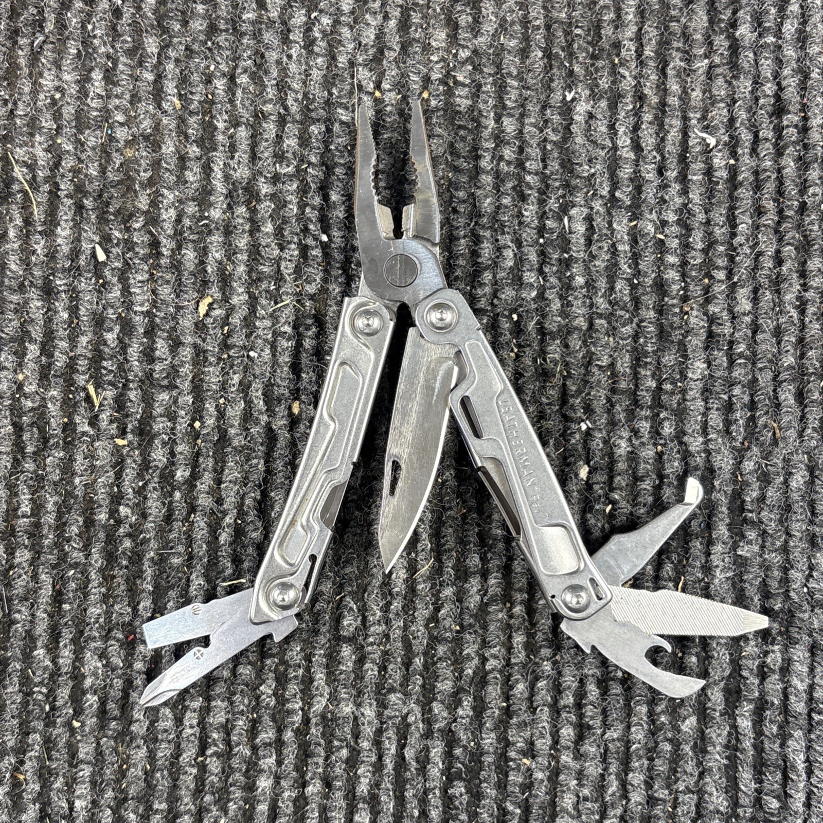Leatherman Rev 3.8″ Multi-Tool, Stainless! USED (053)