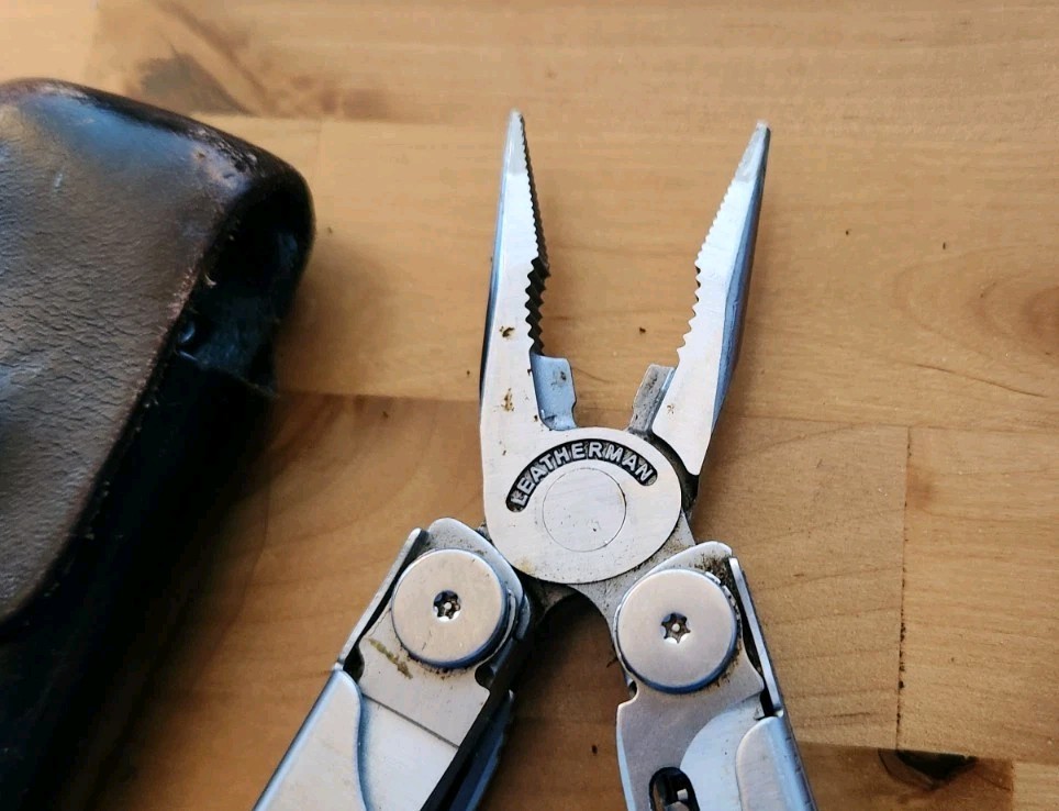 Leatherman Wave Multi-Tool Pliers Pocket Knife w/ Sheath – Great Condition – B88