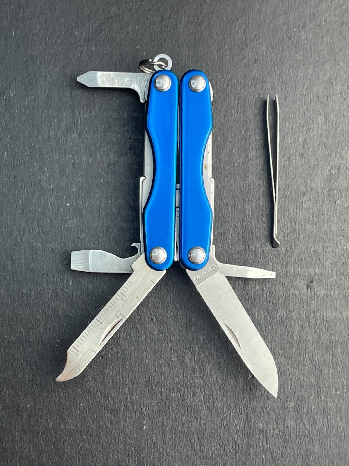 Leatherman Squirt S4 Stainless Steel Multitool Keychain – Blue