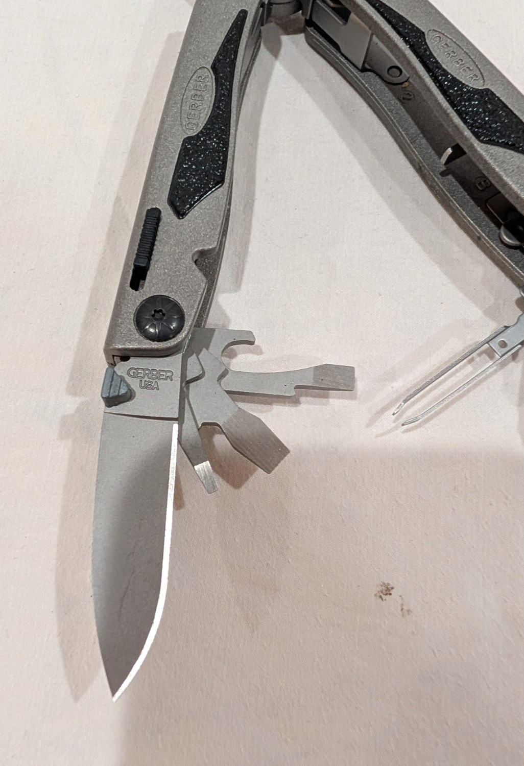 Gerber Multi-Tool 8 Tool Pliers Knife With Sheath Case Ships Free