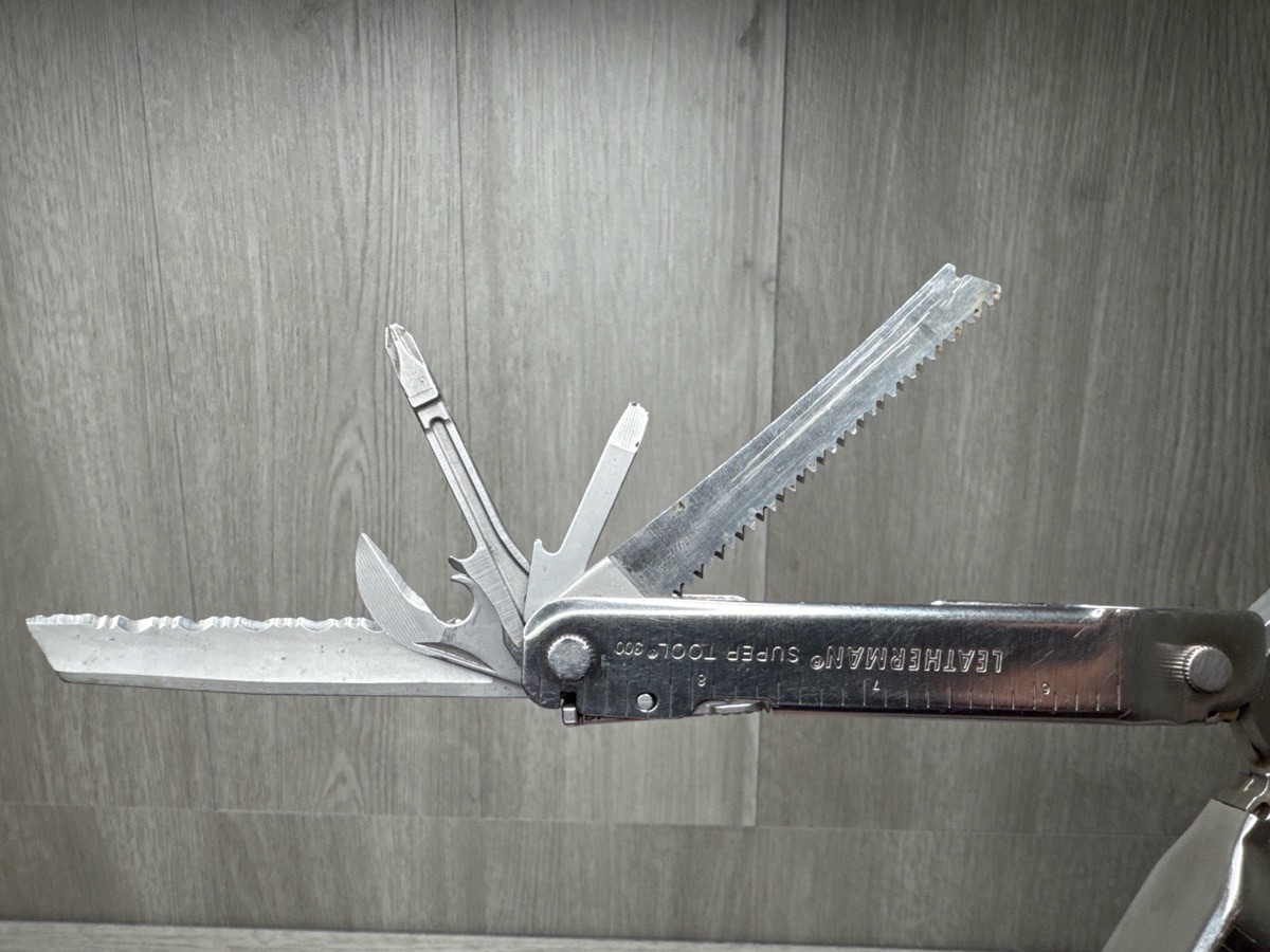 Leatherman Super Tool 300 Multi-Tool (A1D031639)