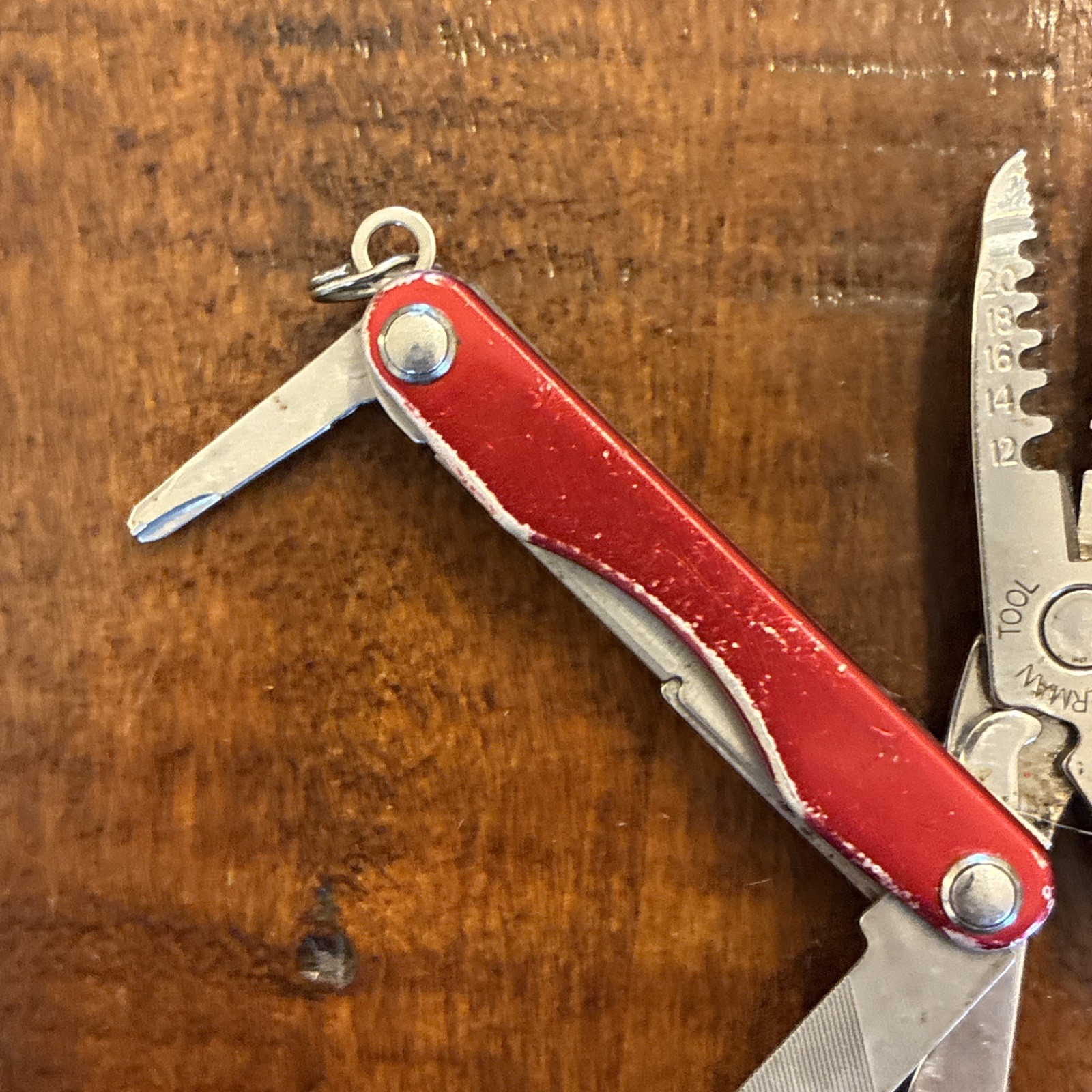 Leatherman Squirt “Radio Shack” E4 Multi-Tool w/Wire Strippers – Very Good
