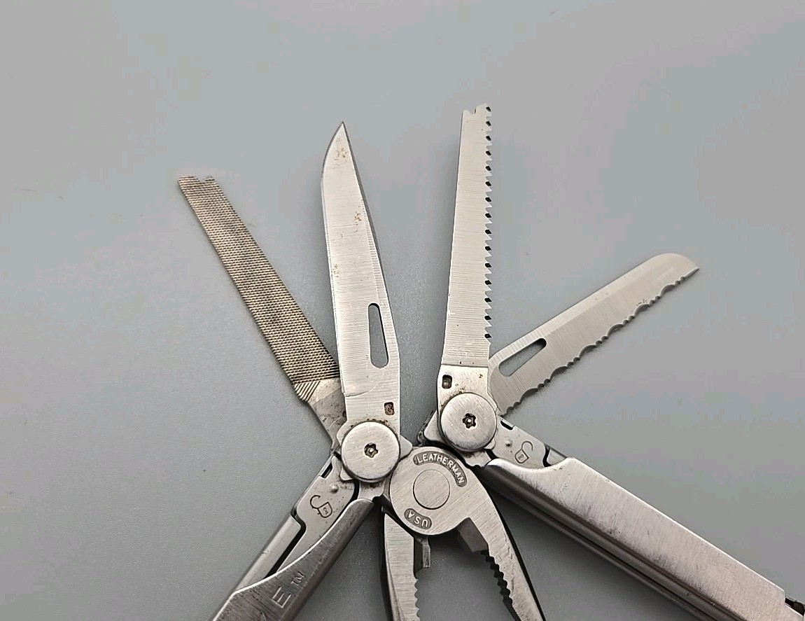 Leatherman Wave Multi Tool dated 0401 – Pliers, File, Saw, Knife Screwdrivers