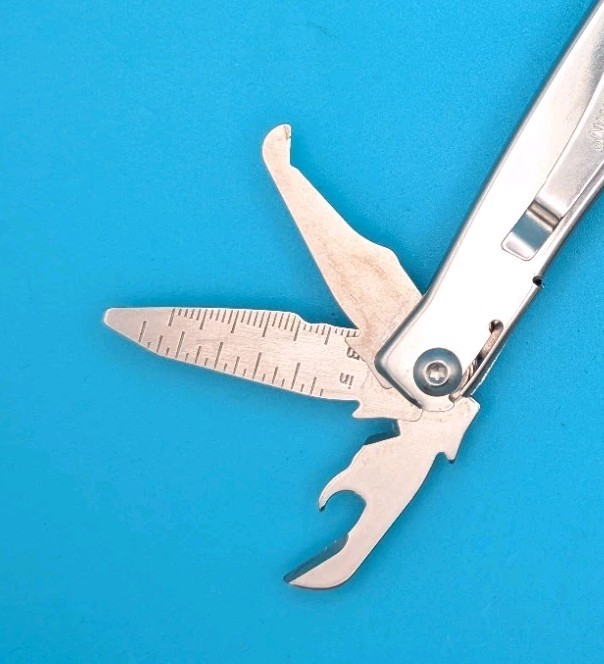 Leatherman Rev 3.8″ Multi-Tool, Stainless! *SOME RUST ON ITEM*