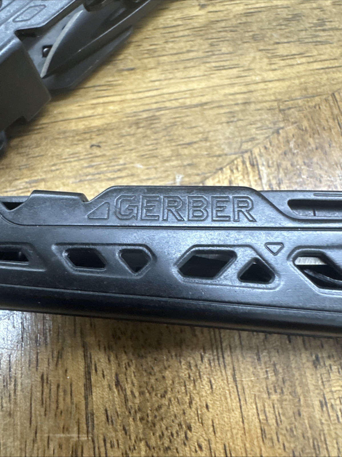 Gerber Truss Multitool Black with Multi-Position Sheath 30-001779 NEW