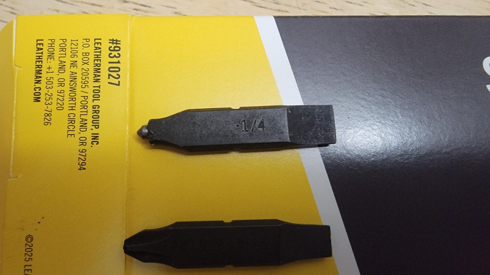 Leatherman Replacement 2 Bits And Screwdriver Eyeglass With Adapter 3D