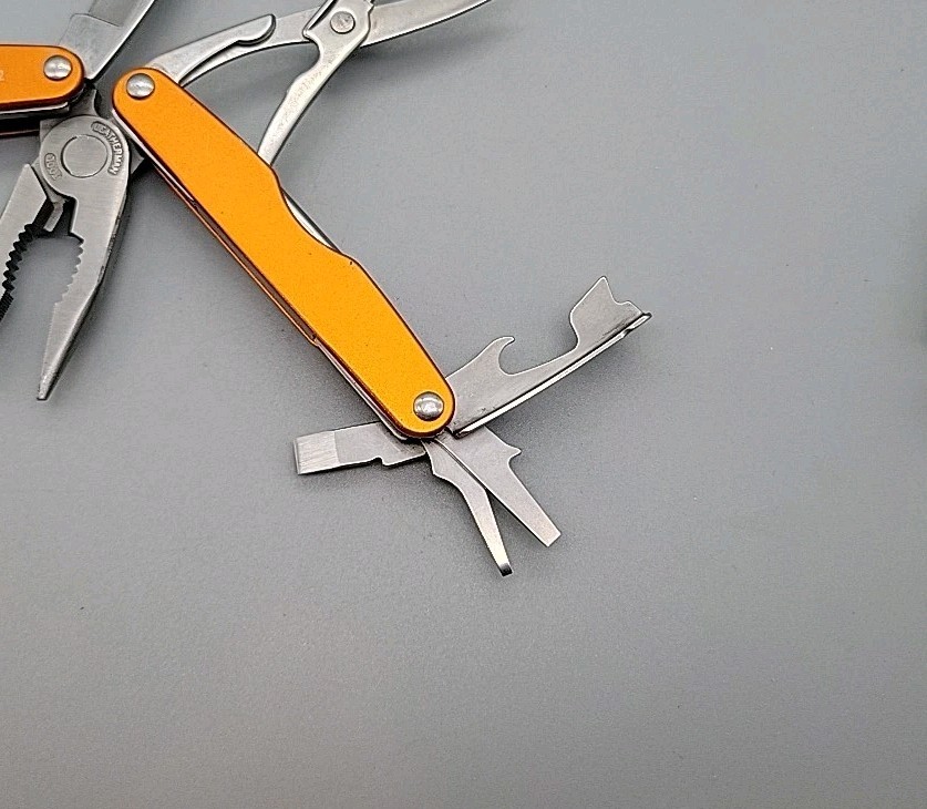 Leatherman JUICE S2 Multi-Tool dated 0407 – Orange – Knife, Pliers – Retired