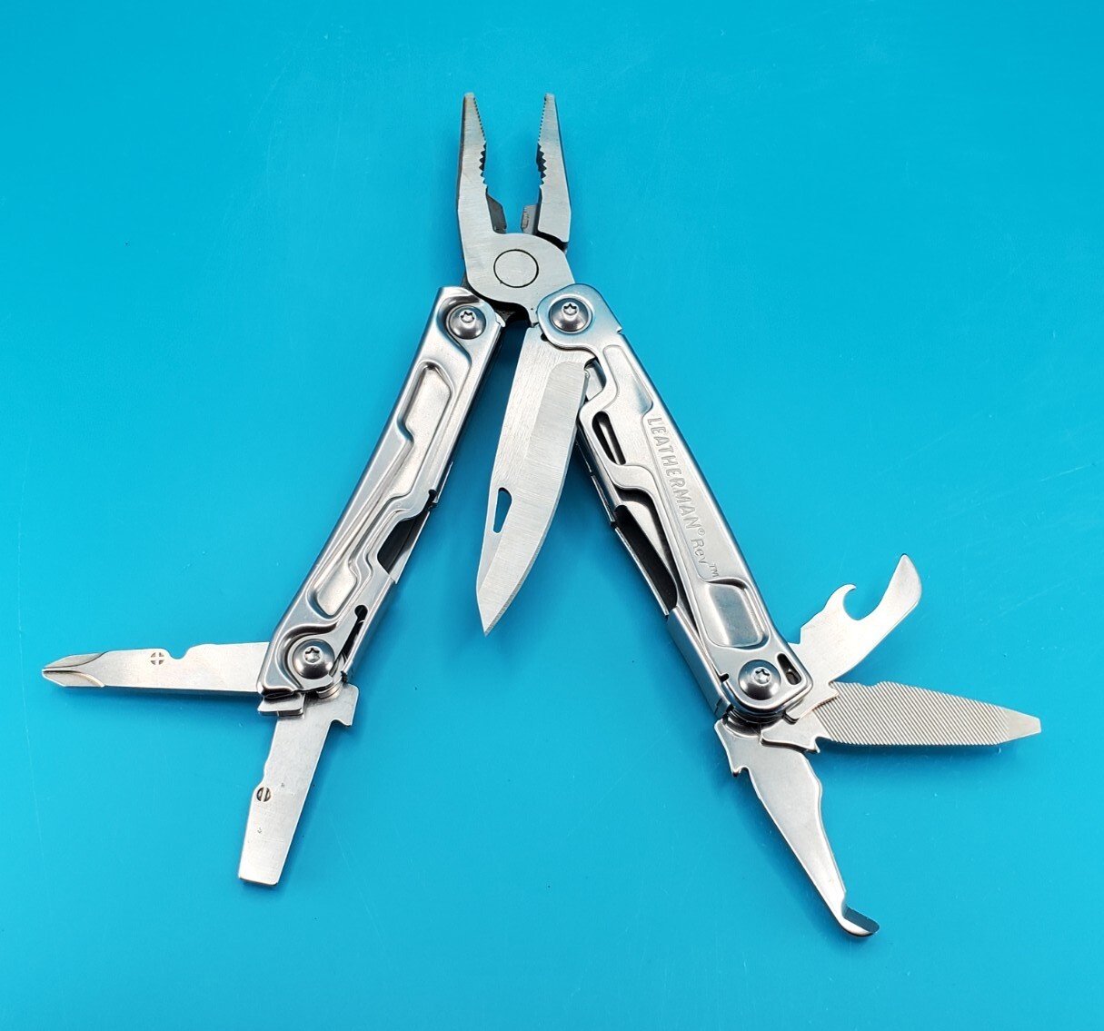Leatherman Rev 3.8″ Multi-Tool, Stainless! *SOME RUST ON ITEM*