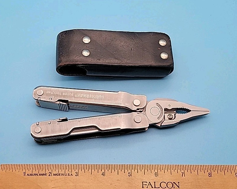 Leatherman Super Tool 300 Multi Tool w/ Sheath – Dated 2018 – Pliers, Knife, Saw