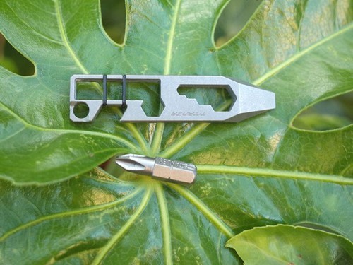 TITANER TC4 Titanium Alloy Keychain Tactical Pry Bar Opener Crowbar Outdoor EDC
