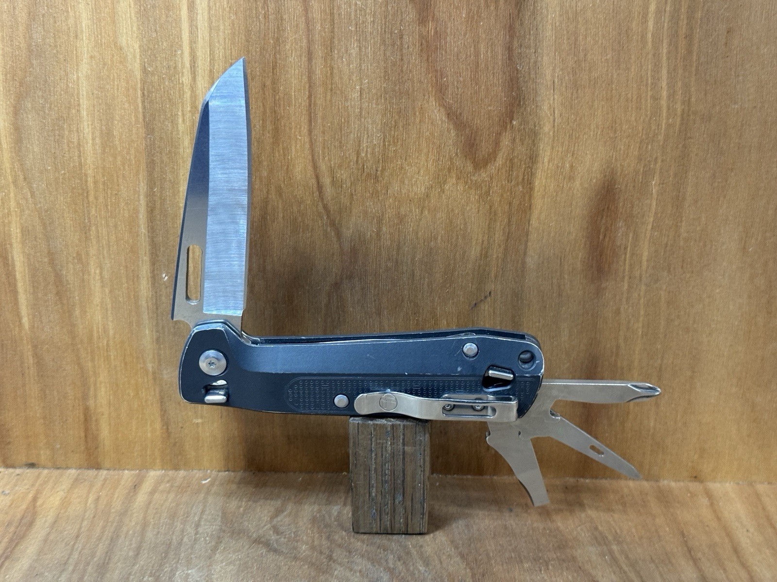 Rare LEATHERMAN FREE K2 Slate Aluminum Handle 7 Tools 420HC Blade USA EXCELLENT!