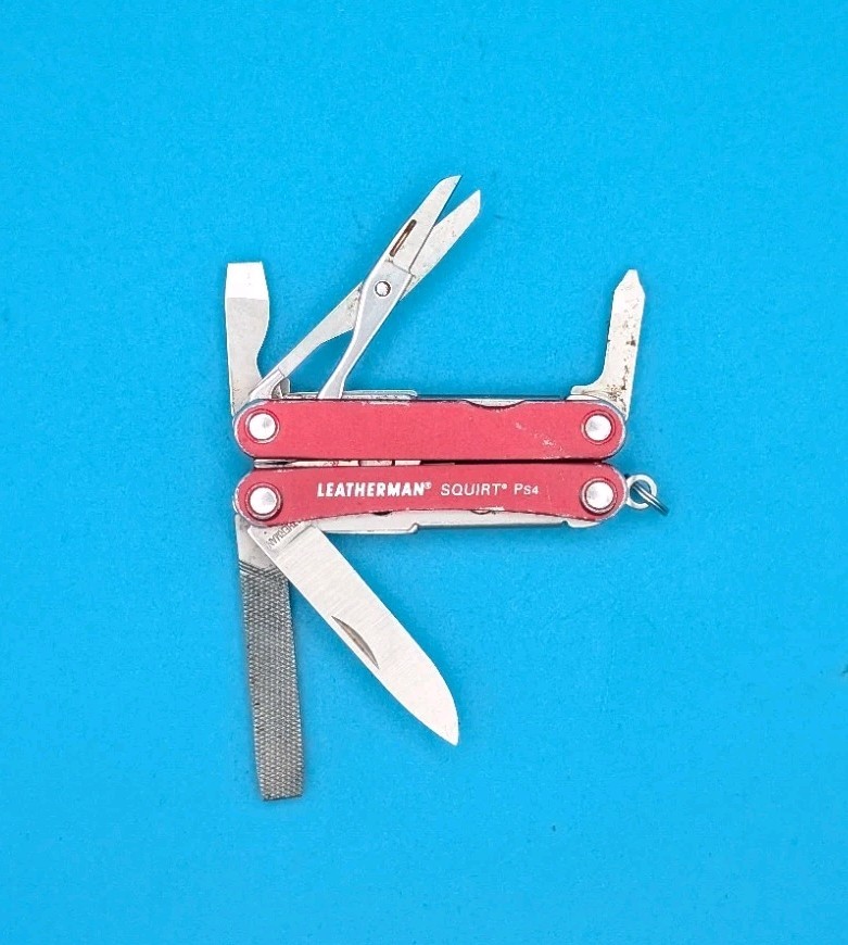 Leatherman SQUIRT PS4 Multi-Tool! RED! *BROKEN SCISSORS SPRING*