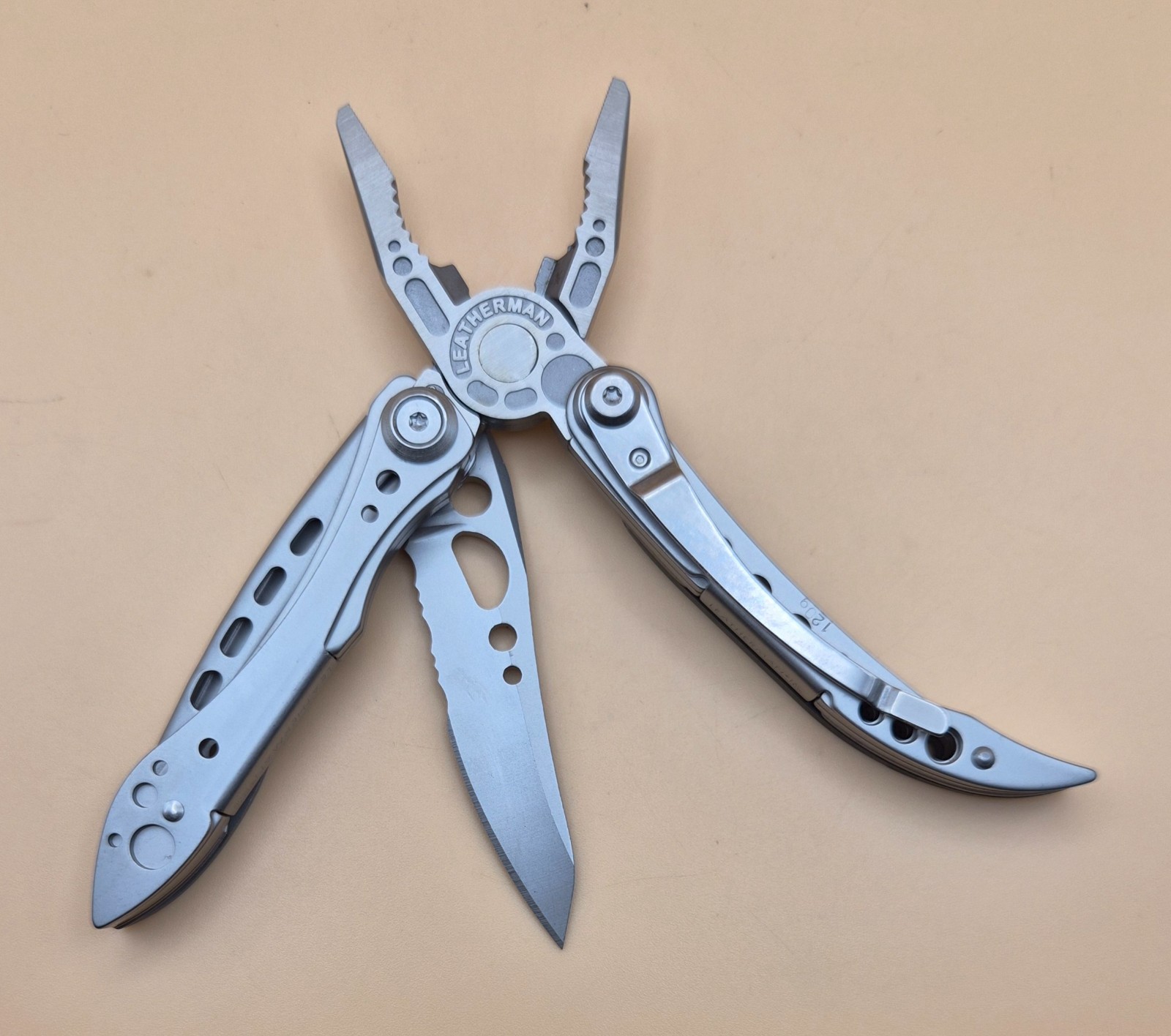 RARE Leatherman RETIRED FREESTYLE Multi-tool Good Condition (004)