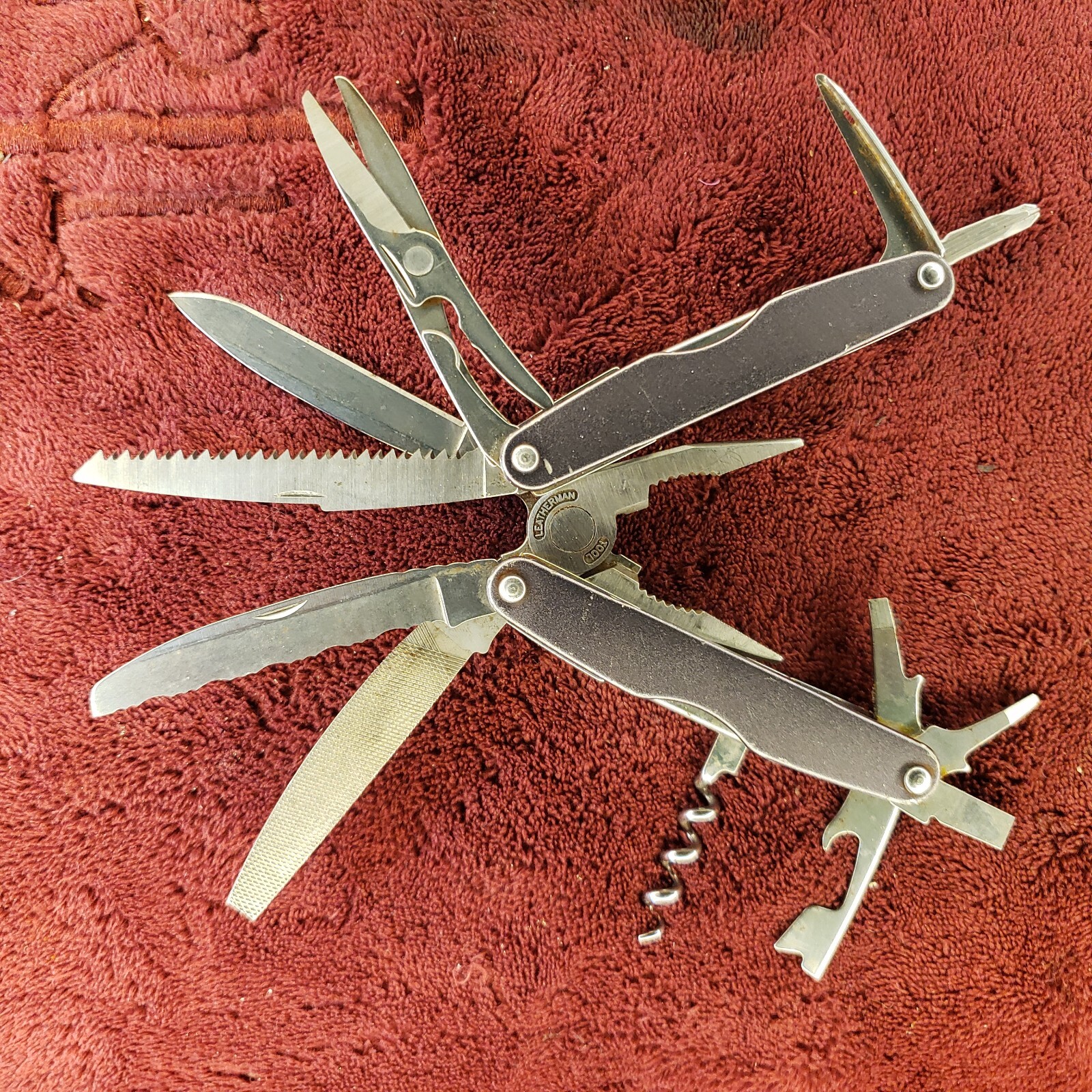 Leatherman Juice XE6 Multi-Tool Grey Retired Pliers Multi Tool read