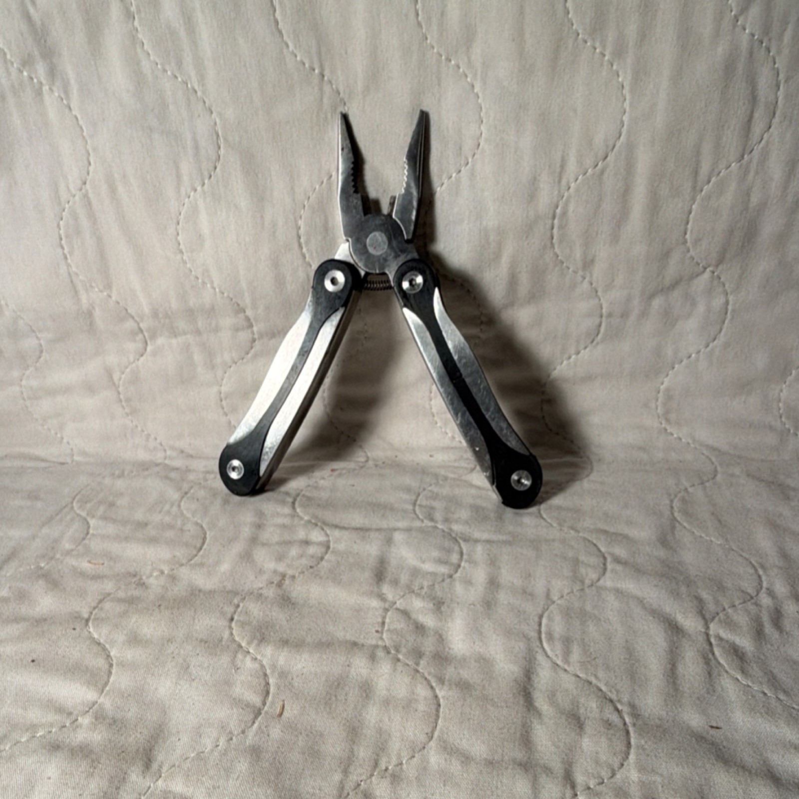 Silver Black Stainless Steel Multi-Tool, 8 Functions, 4″ Closed, Pliers, Knife