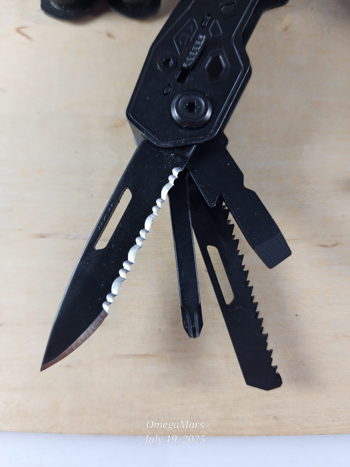 Gerber Truss 17-in-1 Multi Tool One(1) good – great conditions! Black NO Sheath