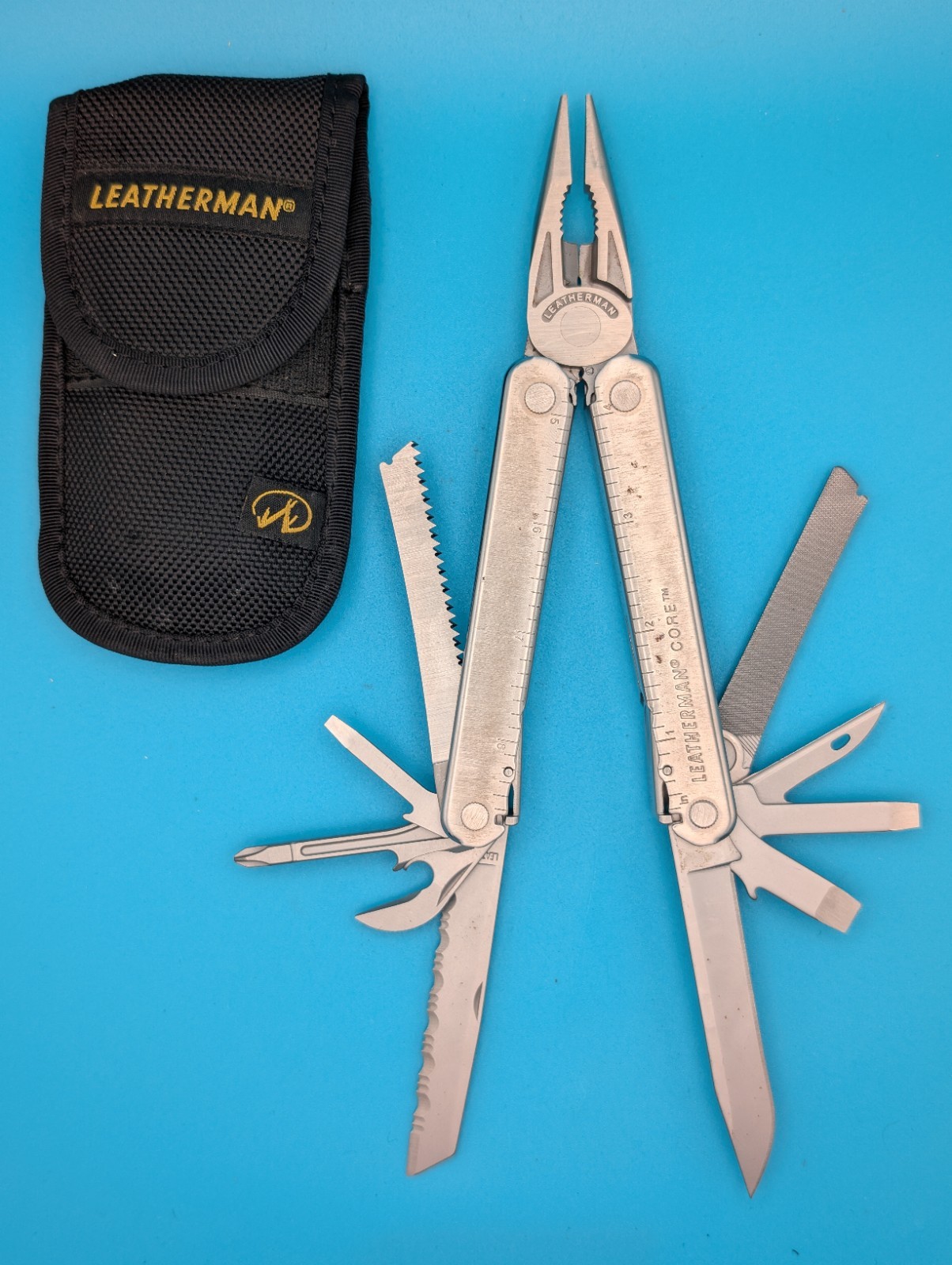 Leatherman Core Multi-Tool! FAST SHIPPING! WITH SHEATH!