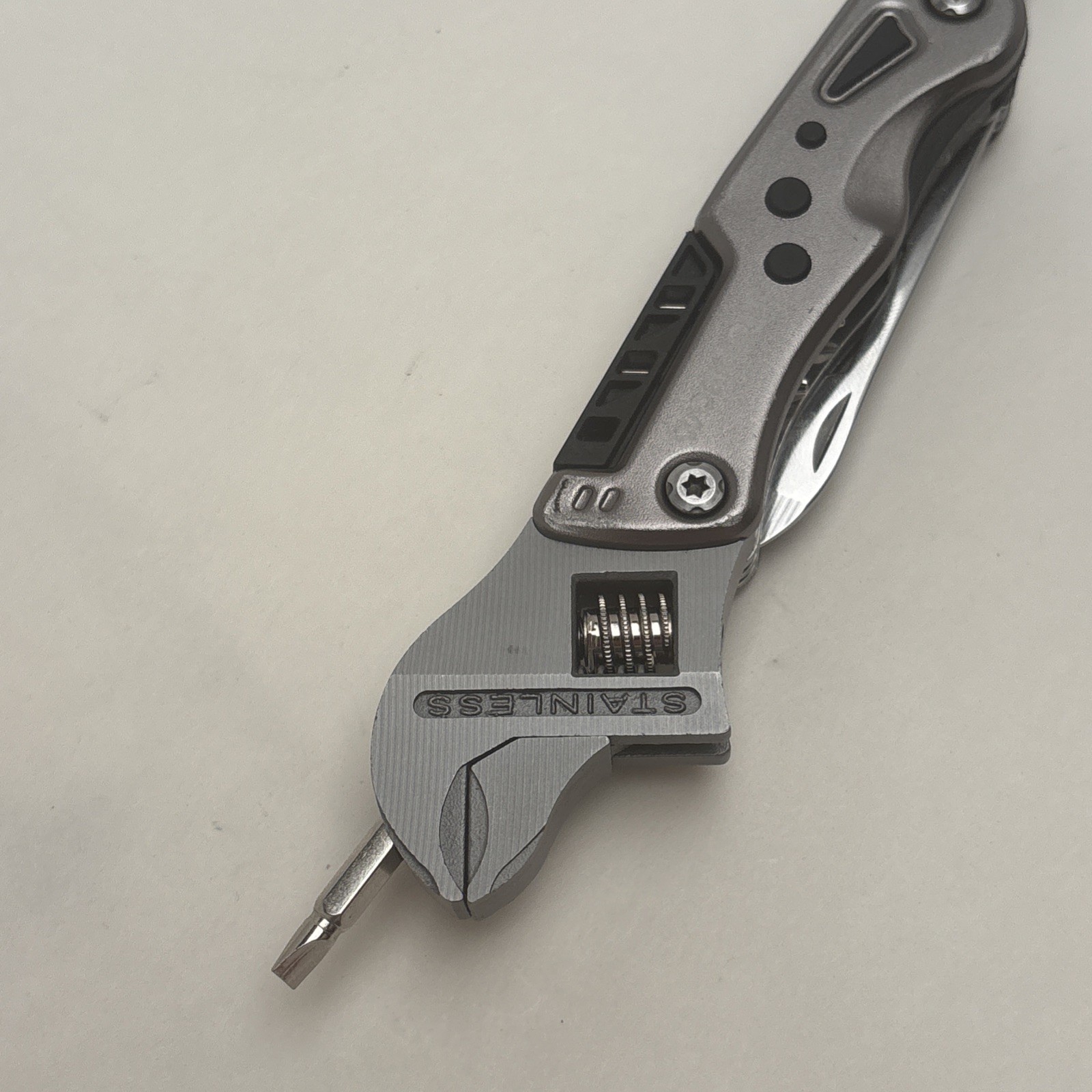 WORKZONE Multi-tool Wrench Screw Driver w/Bits Flashlight Stainless Knife Opener