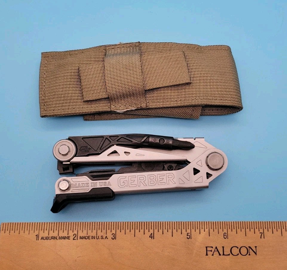 Gerber Center Drive Multi-Tool w/Sheath – Black/Silver – Pliers, Knife – USA