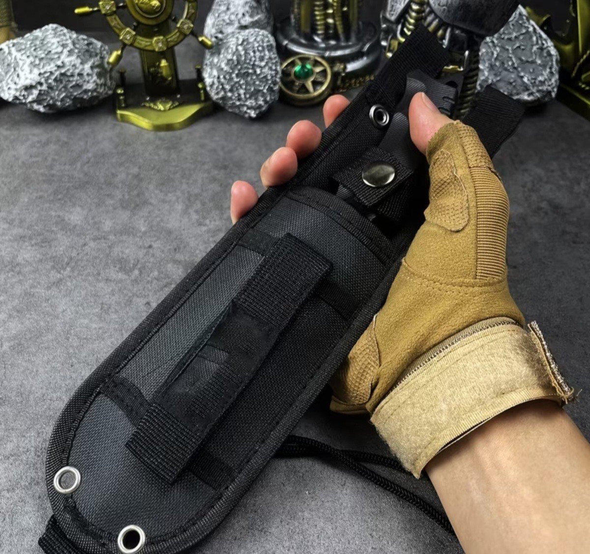 Outdoor Knife, Stainless Steel, Ergonomic Grip and Handguard, Survival Gear