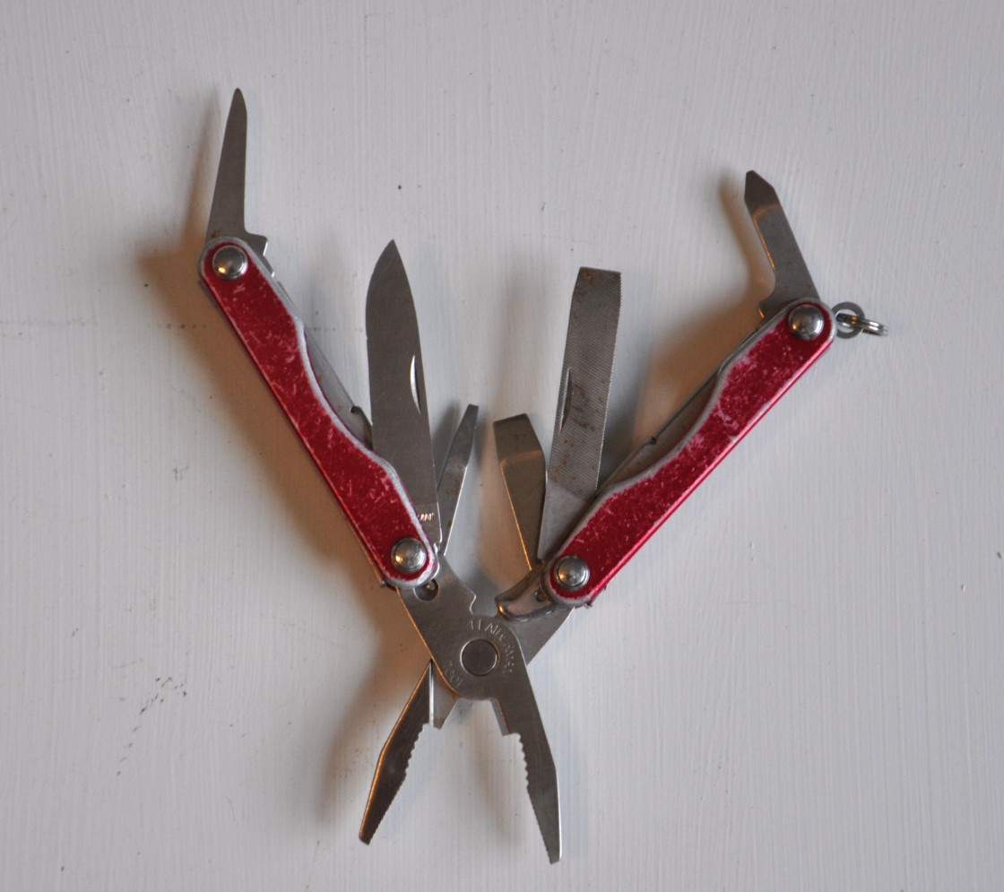 RED Leatherman Retired Squirt P4 Multi-Tool Key Ring READ Full Description