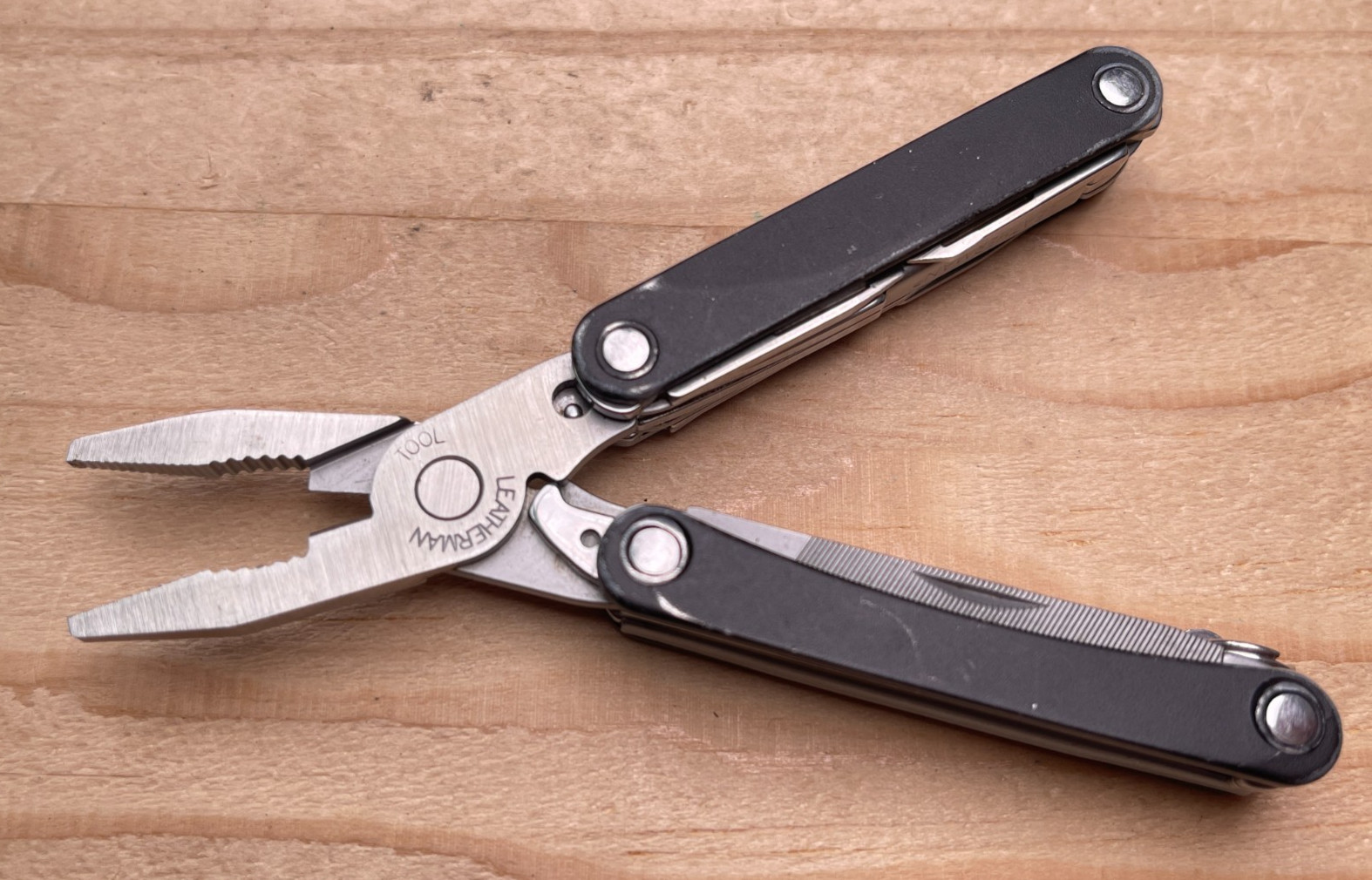 Leatherman Squirt PS4 Black Multi-tool Knife – Broken Scissors Spring – Retired