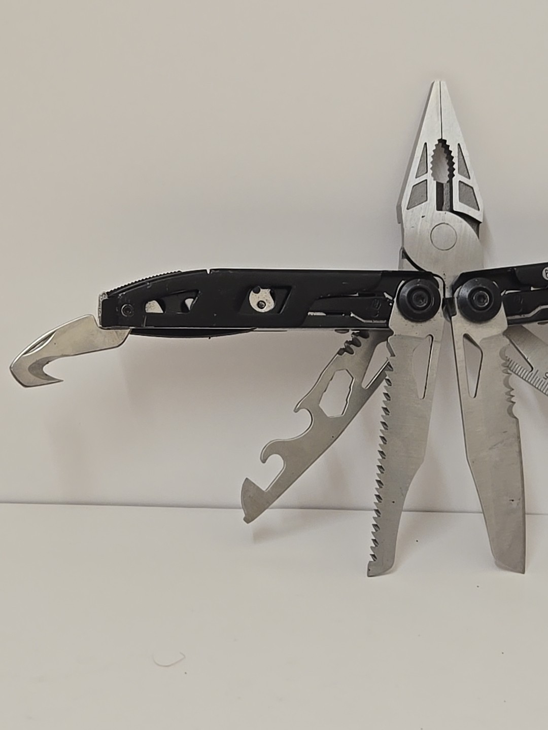 B/Bury Multi-Tool File Pliers Screwdrivers Glass Break