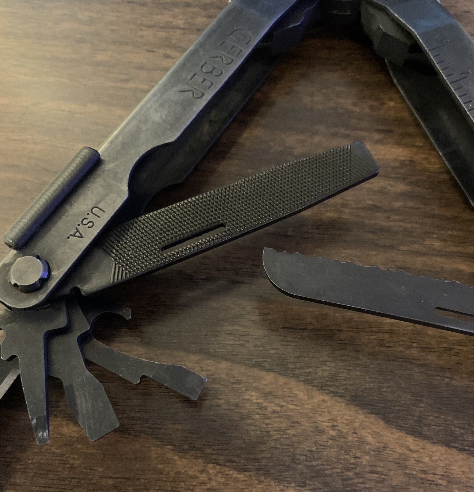 Gerber MP600 Black Oxide Multi-Tool Needle Nose Pliers Carbide Cutters Knife