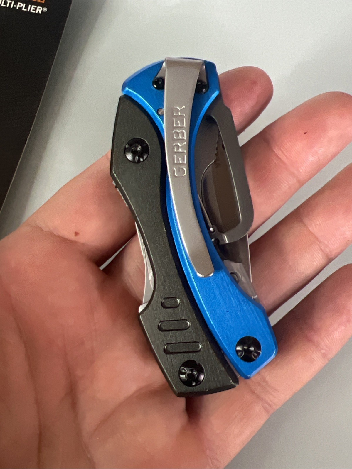 Gerber Crucial Blue Multi Tool Multi Plier Carabiner Clip Knife – Great U49
