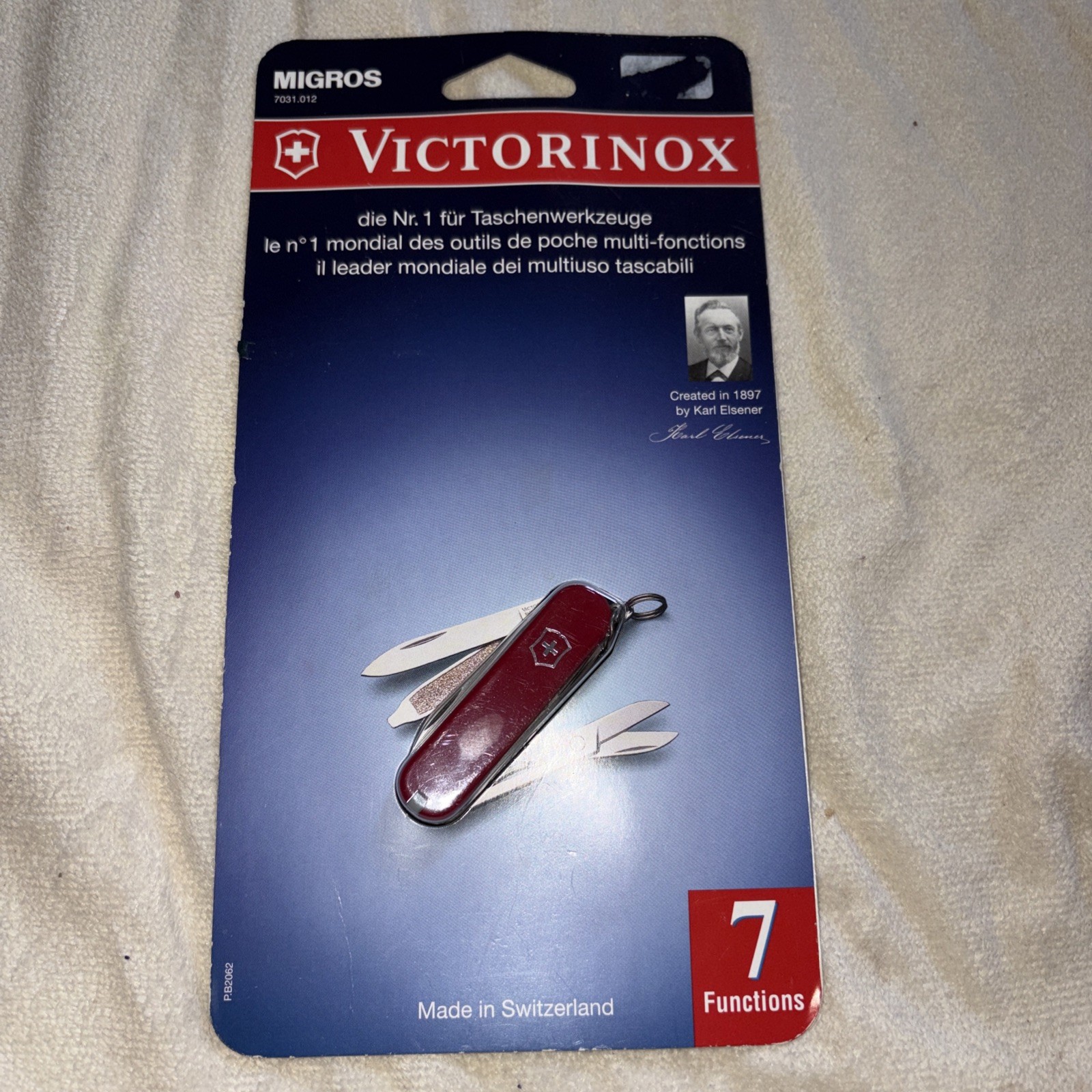 Victorinox Swiss Army Knife Classic SD Red 7 Function Keychain Made Switzerland