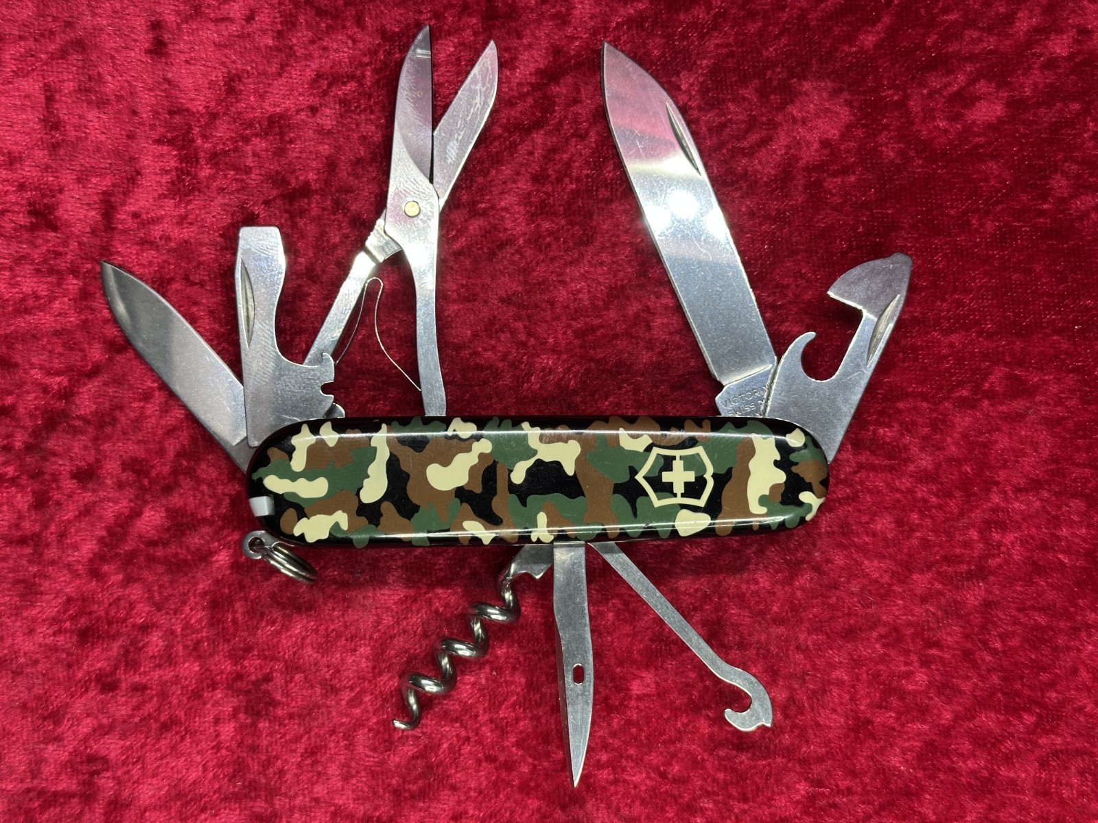 Victorinox Climber Green Camo Swiss Army Knife 11 Tool 3 Layer Random Pick (415)
