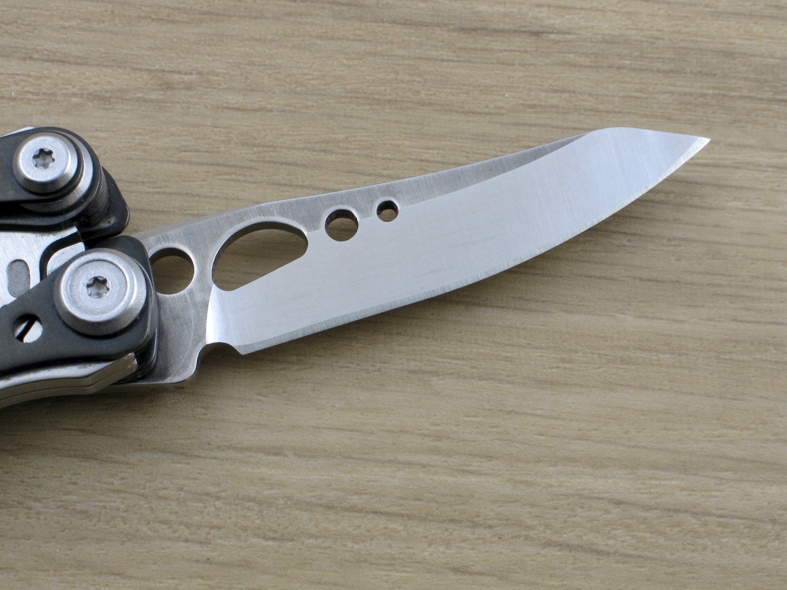Leatherman Skeletool CX Multi-Tool 154CM Plain Edge Knife, Black, USA -Excellent