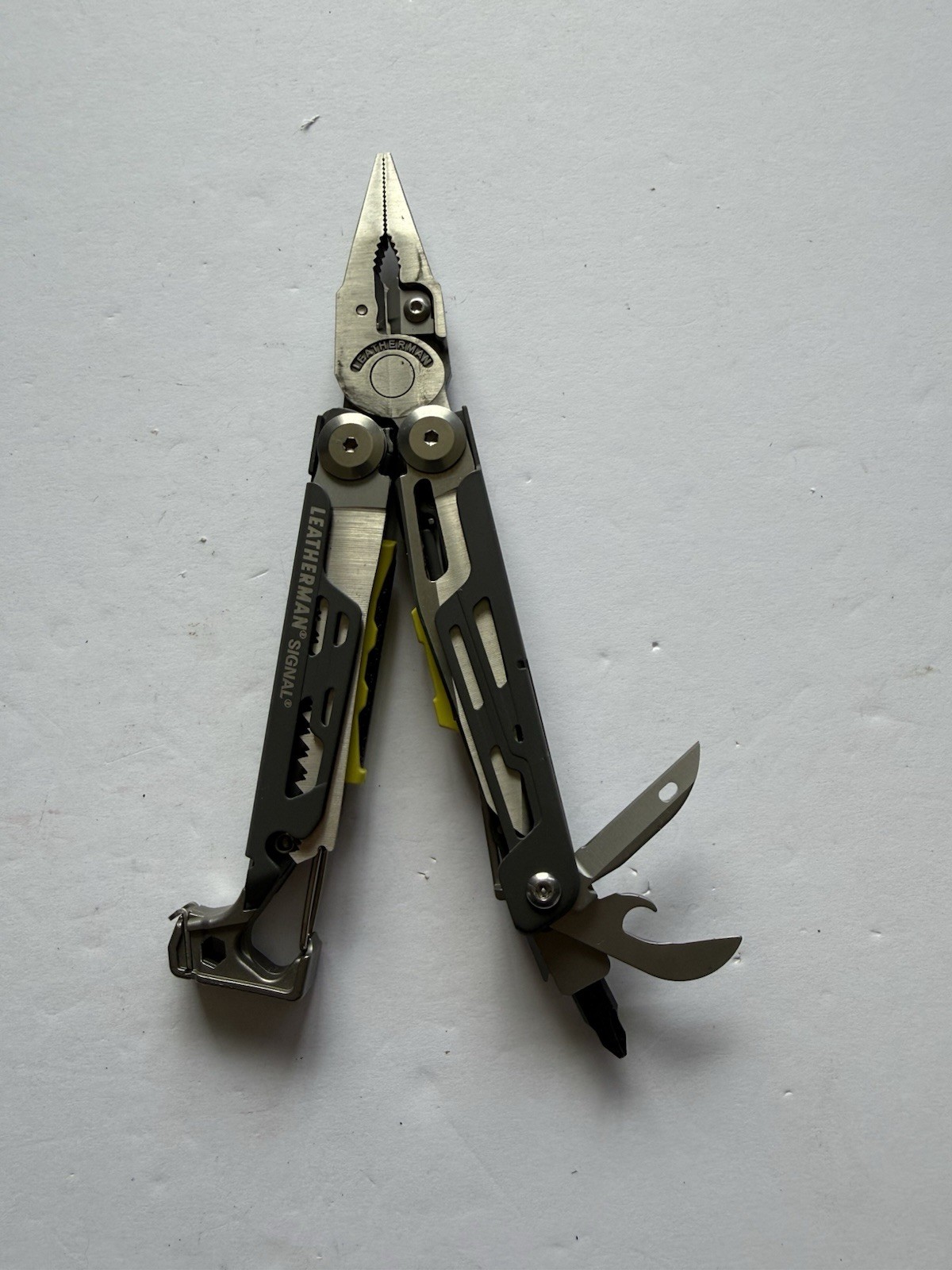 Leatherman Signal Multi-Tool Pliers Grey yellow/green Nylon Sheath USA Nice Cond
