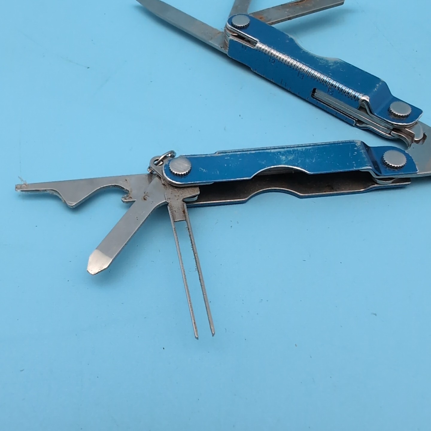 Leatherman MICRA Multi-Tool BLUE Scissors Knives Tweezers MORE Q68