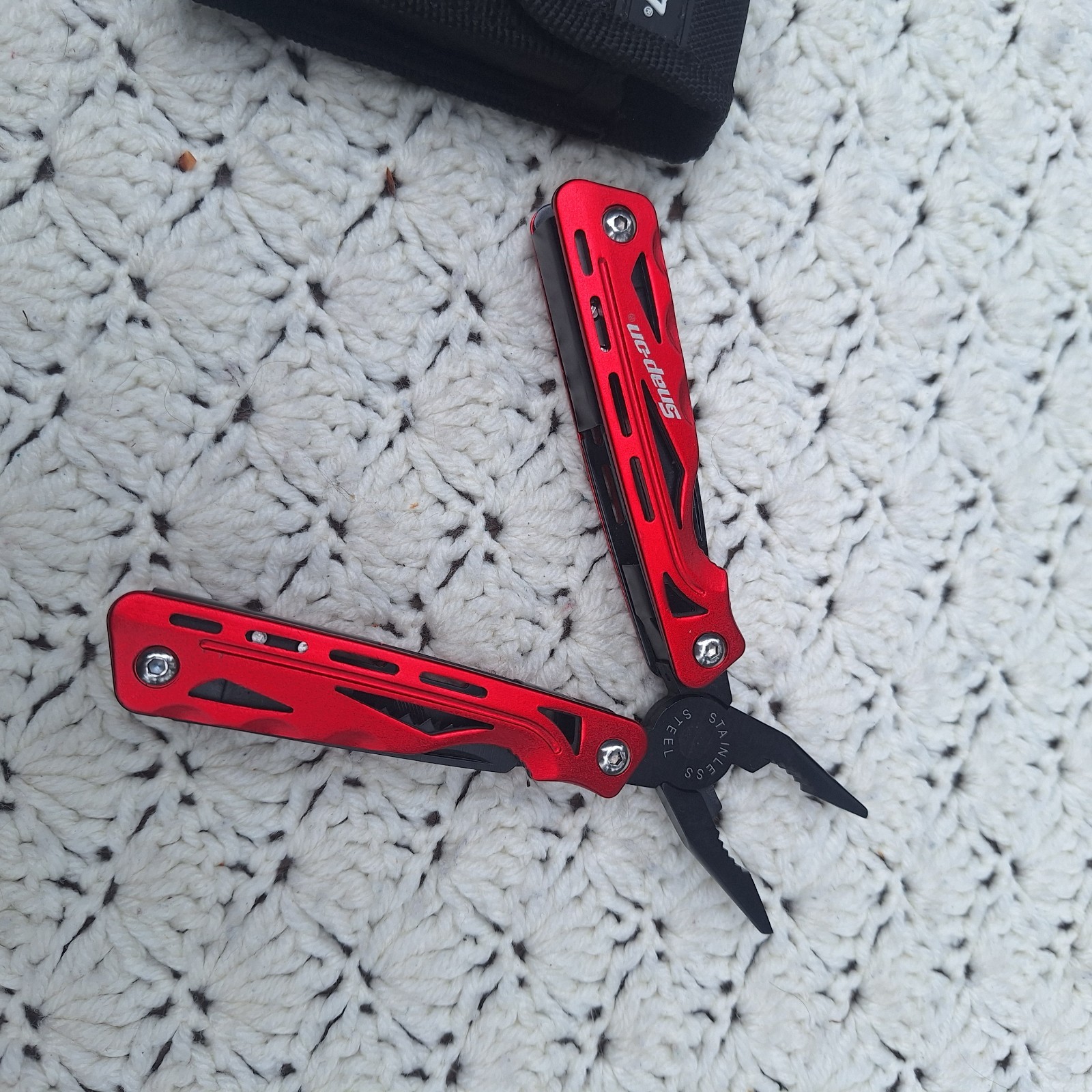 Snap On Stainless Steel Red Pocket Multi-Tool 9-in-1 w/ Case Sheath