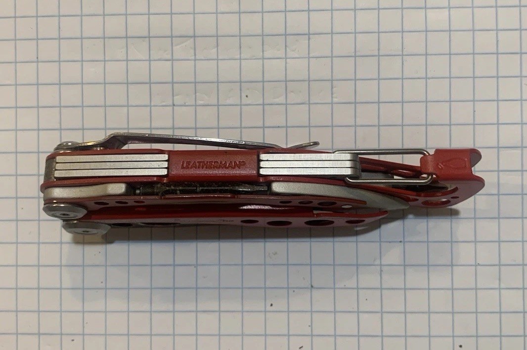 Leatherman Skeletool RX Multi Tool 154CM Serrated Blade Rescue Glass Breaker