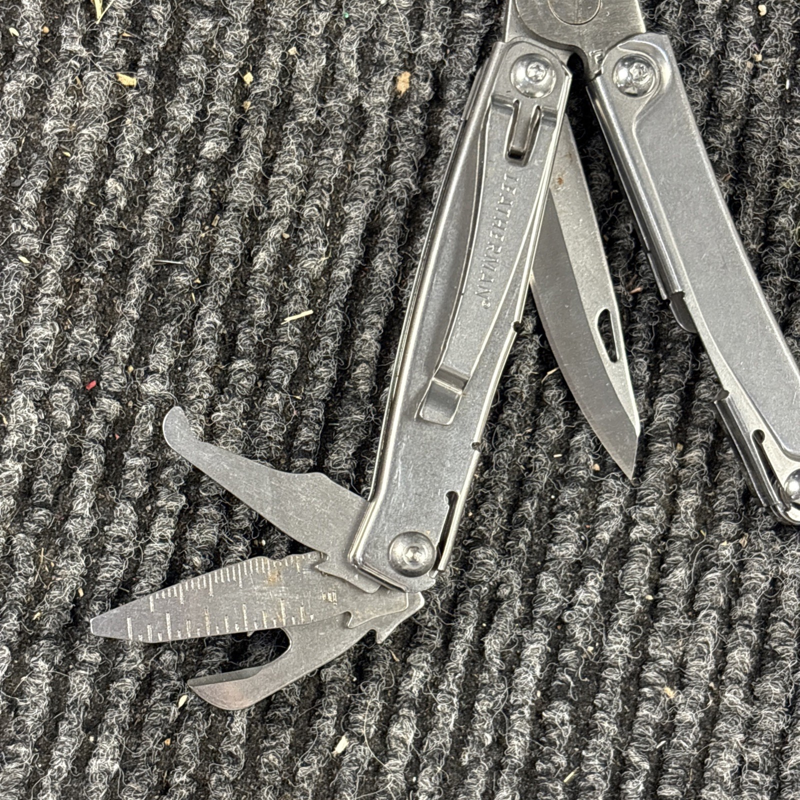 Leatherman Rev 3.8″ Multi-Tool, Stainless! USED (046)