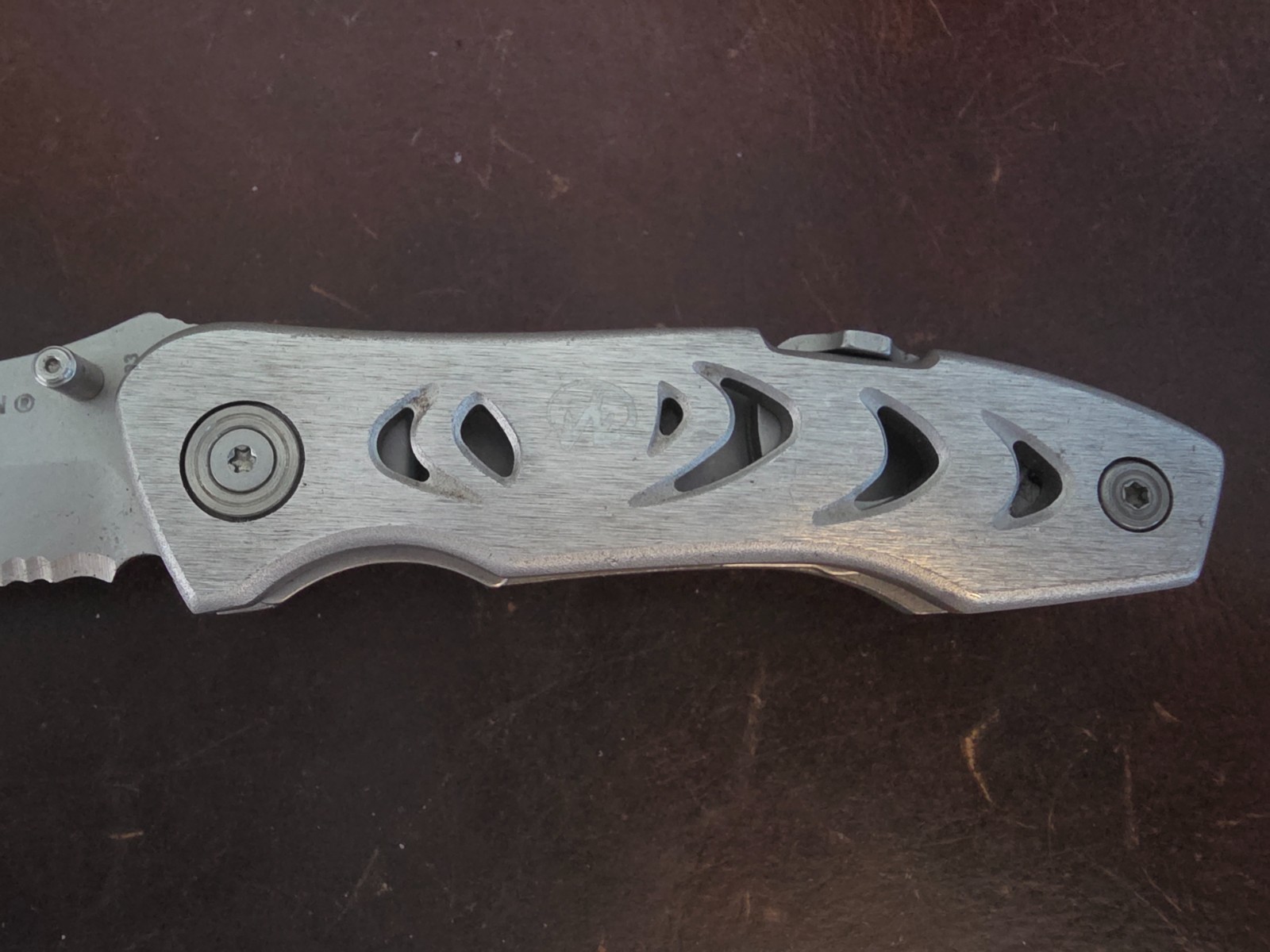 Leatherman C303 Combo Blade Liner-Lock W/Carabiner Folding Knife 067d