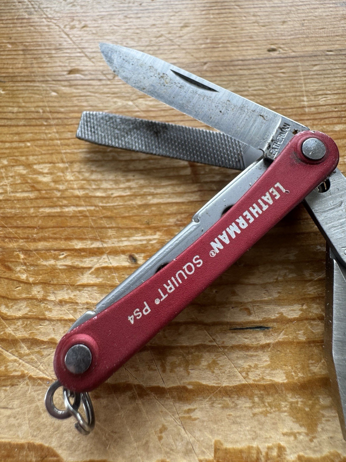 Leatherman SQUIRT PS4 Multi-Tool With Pliers Scissors Knife Red Discontinued