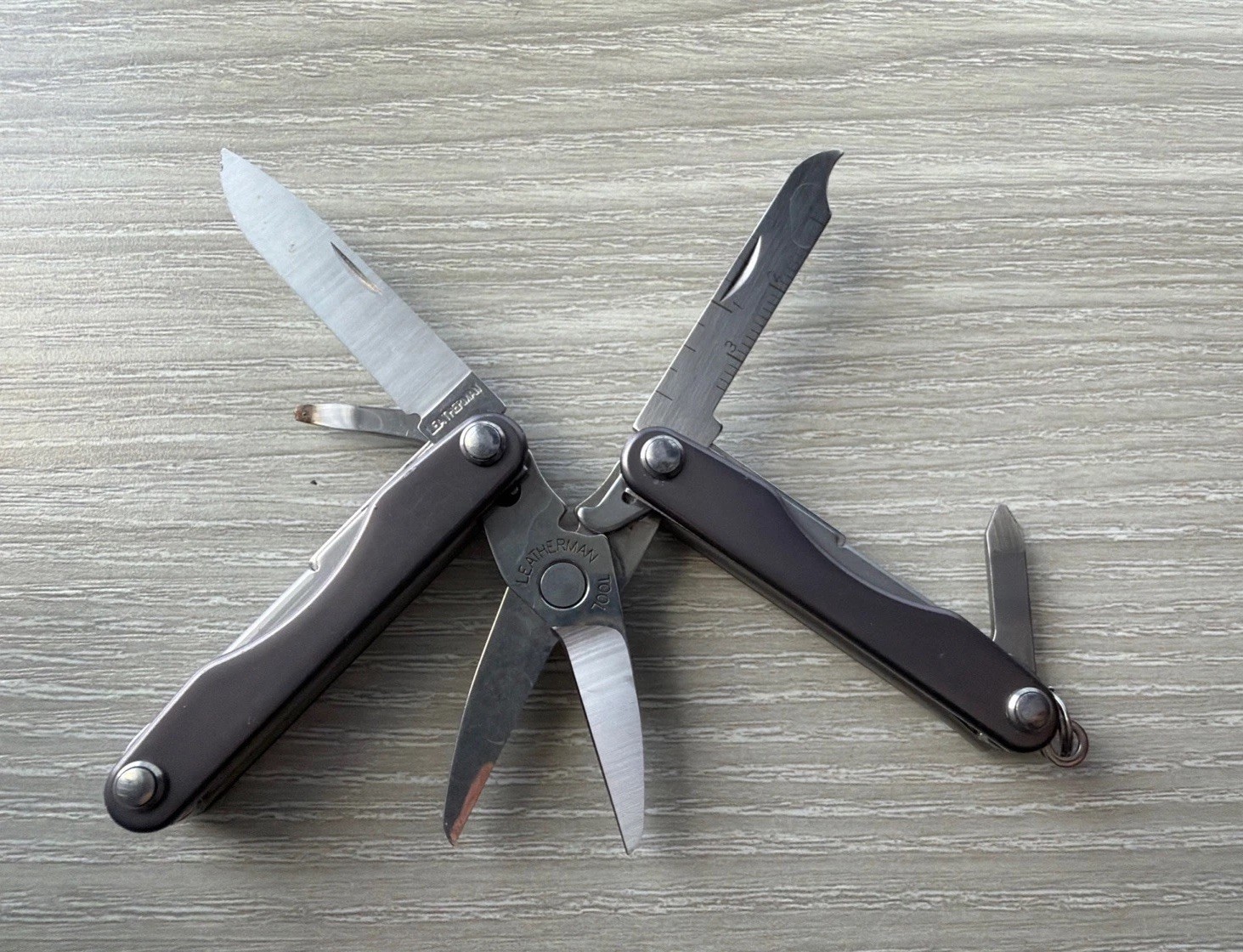 Leatherman Squirt S4 MultiTool Scissors Knife File Drivers Tweezer Gray