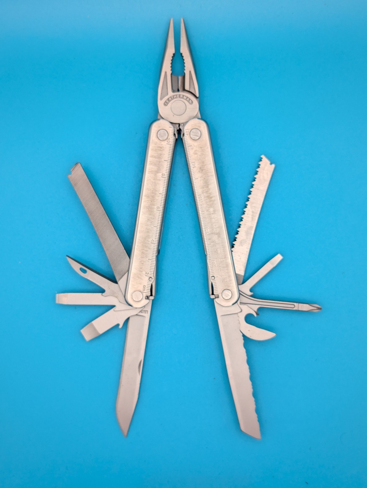 Leatherman Core Multi-Tool! FAST SHIPPING! WITH SHEATH!